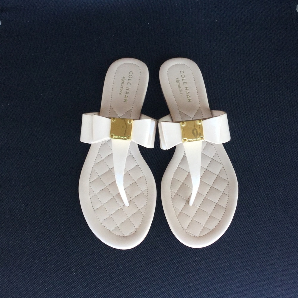 Cole Haan Tali Bow sandal nude patent size 5.5